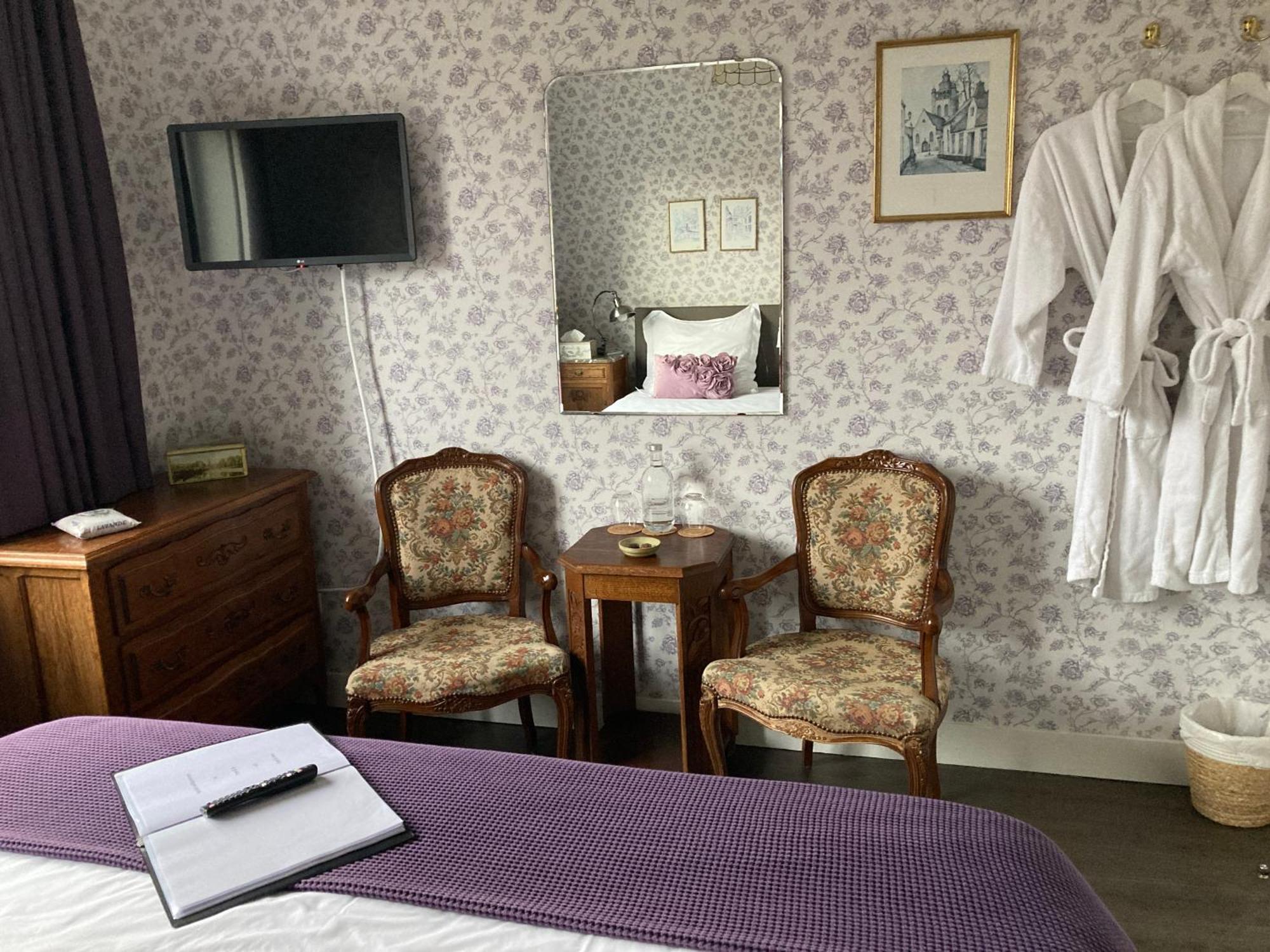 Tree & B Bed & Breakfast บรูจส์ ภายนอก รูปภาพ